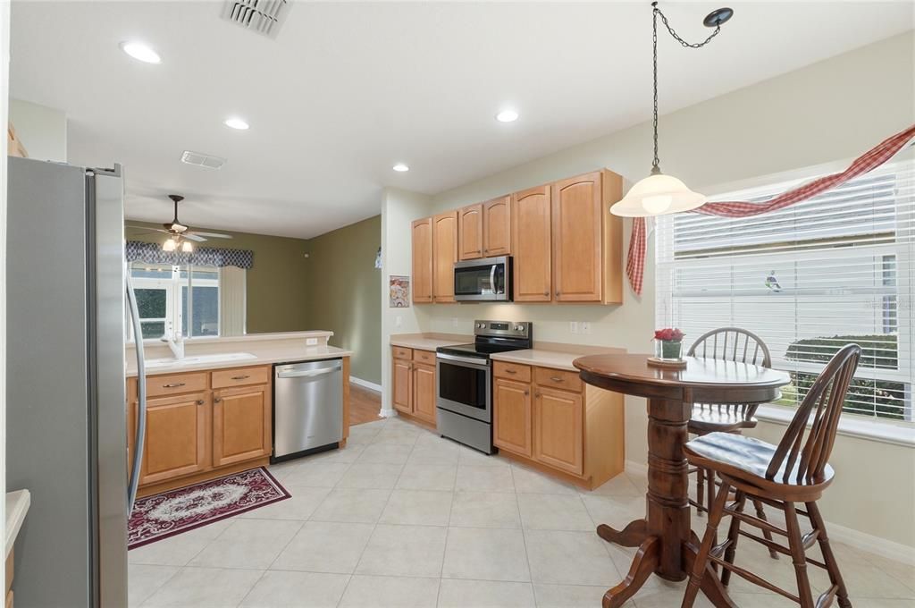 На продажу: $299,000 (2 спален, 2 ванн, 1935 Квадратных фут)