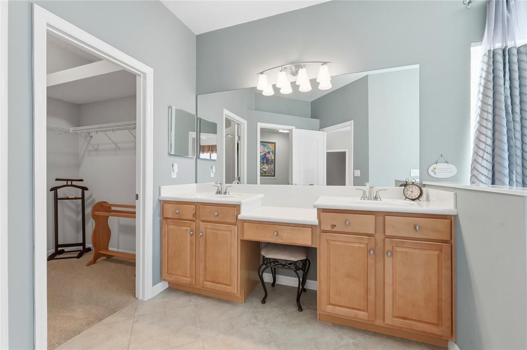 На продажу: $299,000 (2 спален, 2 ванн, 1935 Квадратных фут)