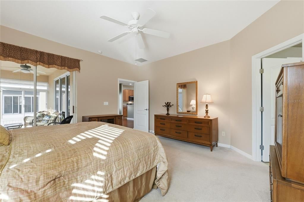 На продажу: $299,000 (2 спален, 2 ванн, 1935 Квадратных фут)