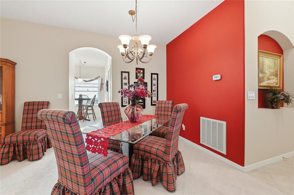 На продажу: $299,000 (2 спален, 2 ванн, 1935 Квадратных фут)