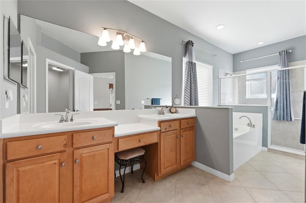 На продажу: $299,000 (2 спален, 2 ванн, 1935 Квадратных фут)