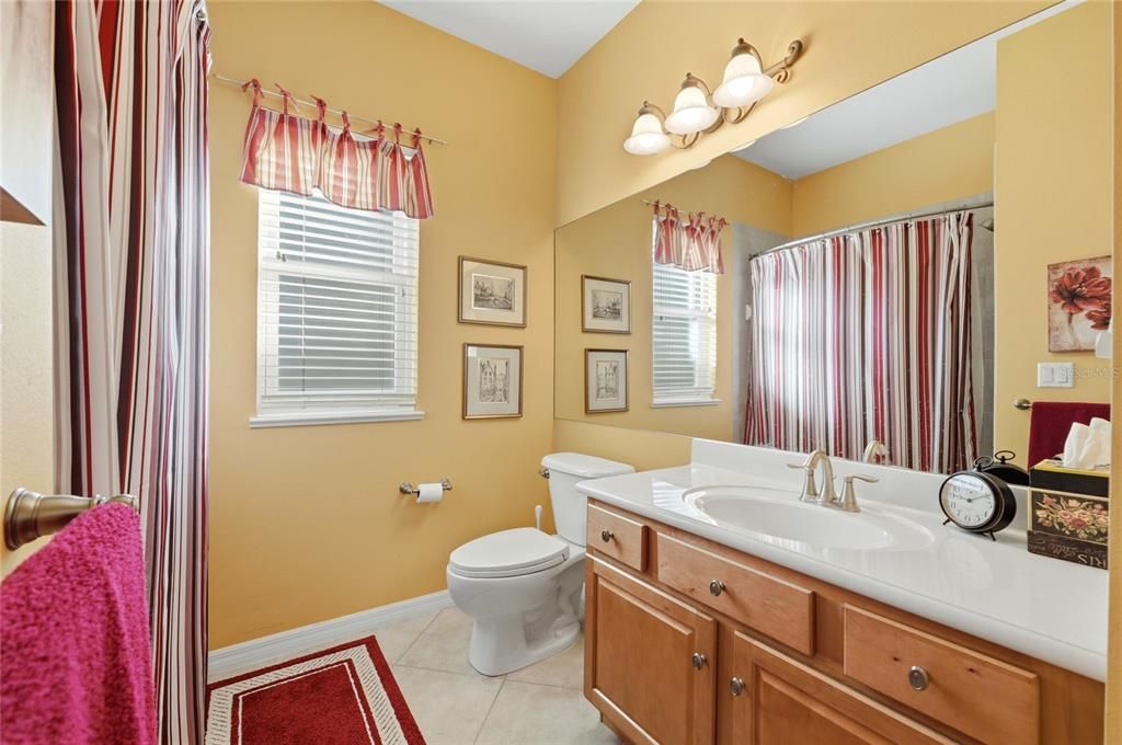 На продажу: $299,000 (2 спален, 2 ванн, 1935 Квадратных фут)