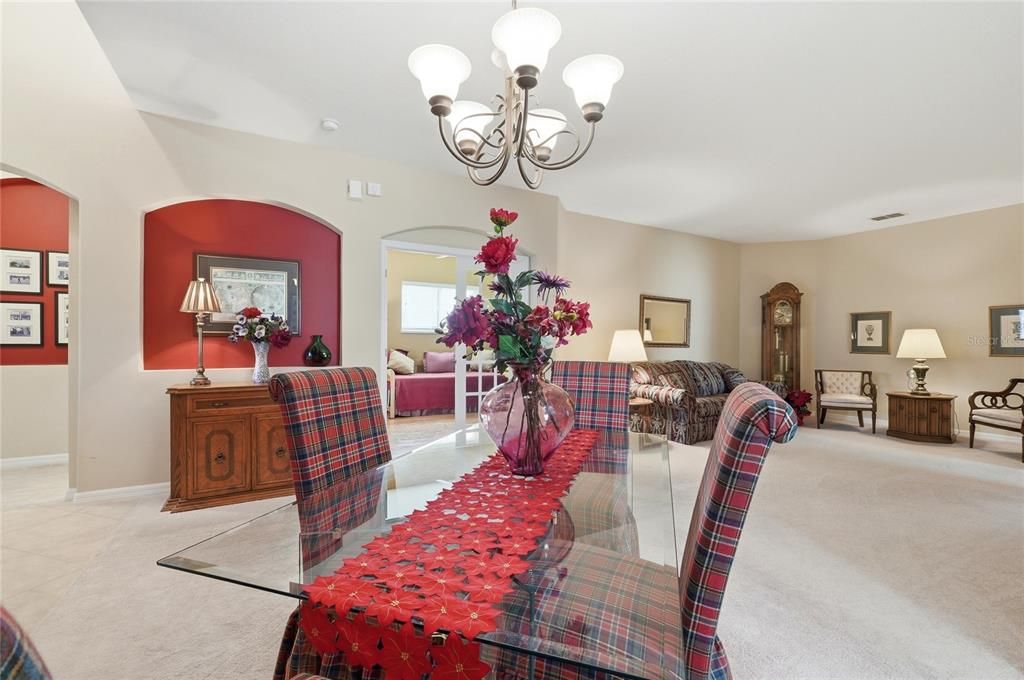 На продажу: $299,000 (2 спален, 2 ванн, 1935 Квадратных фут)