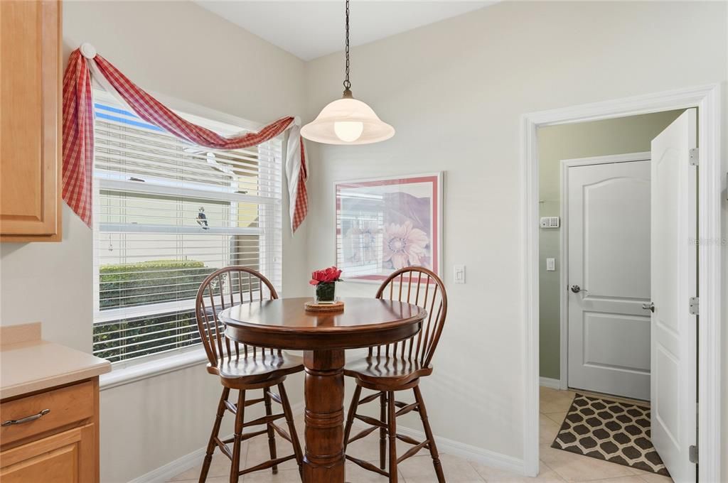 На продажу: $299,000 (2 спален, 2 ванн, 1935 Квадратных фут)