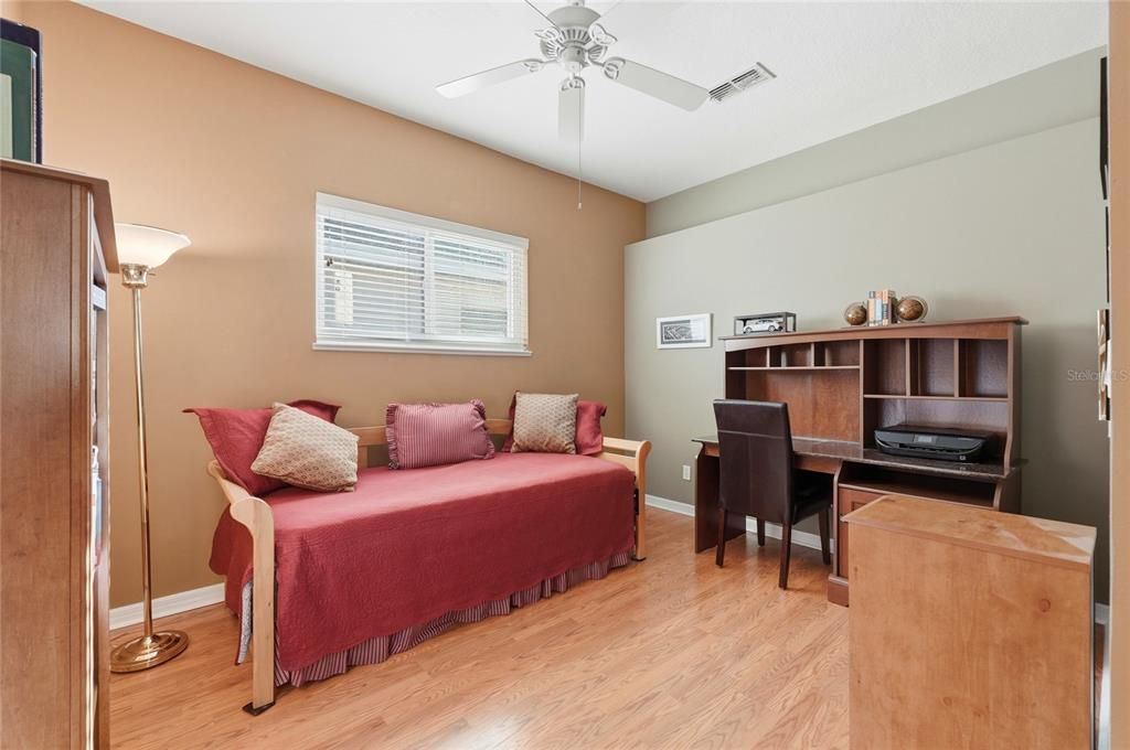 На продажу: $299,000 (2 спален, 2 ванн, 1935 Квадратных фут)