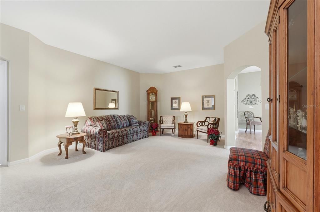 На продажу: $299,000 (2 спален, 2 ванн, 1935 Квадратных фут)