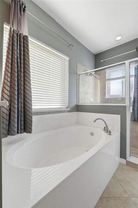 На продажу: $299,000 (2 спален, 2 ванн, 1935 Квадратных фут)