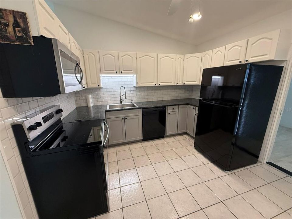 出租: $1,650 (2 贝兹, 2 浴室, 896 平方英尺)