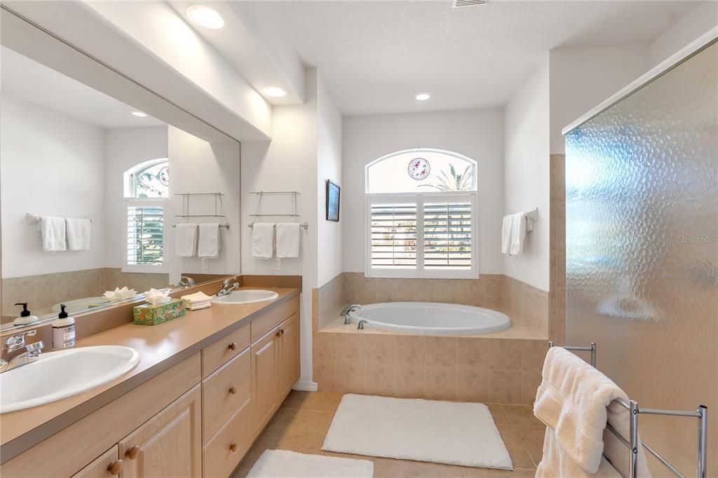 For Sale: $680,000 (3 beds, 2 baths, 2206 Square Feet)