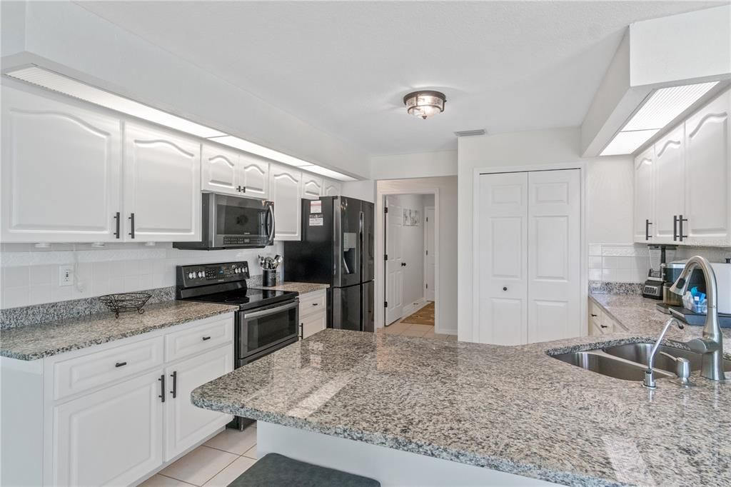 待售: $674,900 (3 贝兹, 2 浴室, 2160 平方英尺)