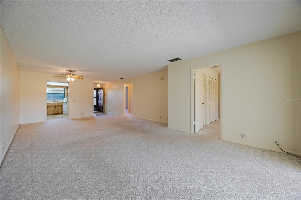 For Sale: $189,999 (2 beds, 2 baths, 1164 Square Feet)