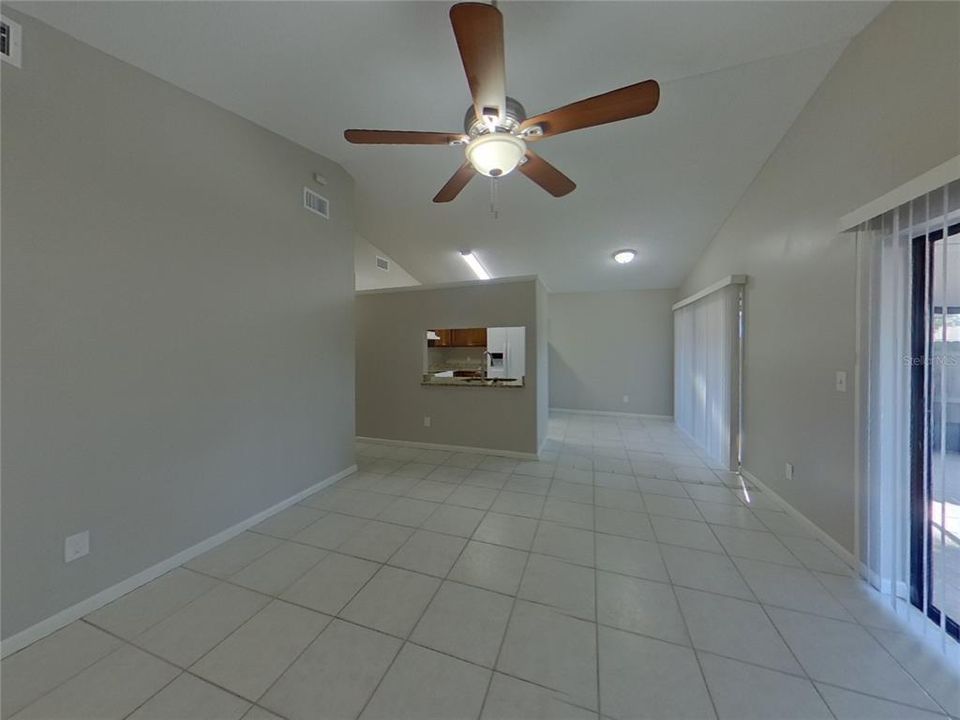 合同活跃: $2,049 (3 贝兹, 2 浴室, 1145 平方英尺)