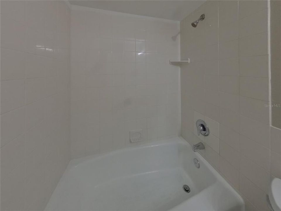 合同活跃: $2,049 (3 贝兹, 2 浴室, 1145 平方英尺)