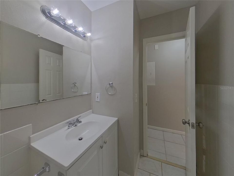 合同活跃: $2,049 (3 贝兹, 2 浴室, 1145 平方英尺)