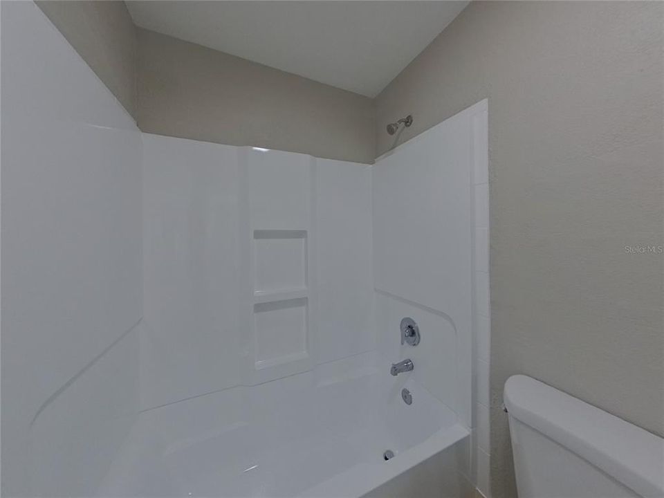 合同活跃: $2,049 (3 贝兹, 2 浴室, 1145 平方英尺)