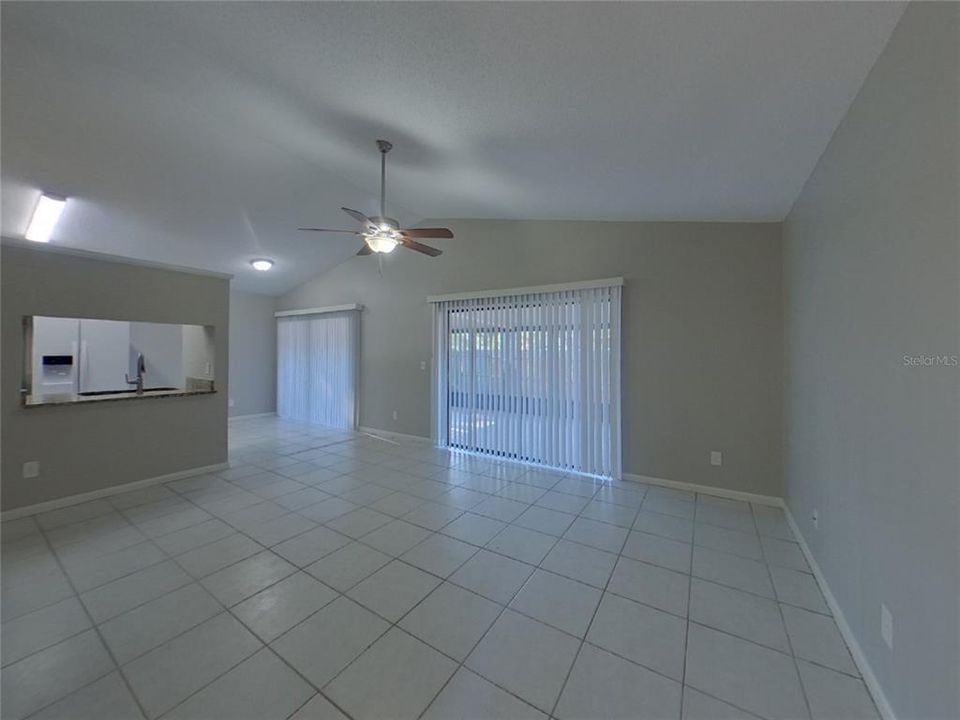 合同活跃: $2,049 (3 贝兹, 2 浴室, 1145 平方英尺)