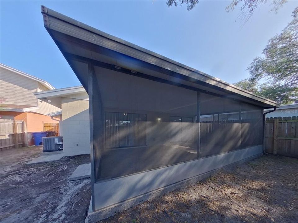 合同活跃: $2,049 (3 贝兹, 2 浴室, 1145 平方英尺)