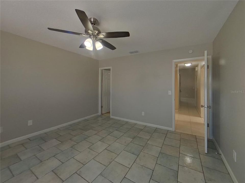 合同活跃: $2,049 (3 贝兹, 2 浴室, 1145 平方英尺)