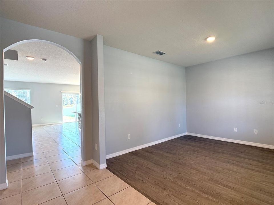 出租: $2,475 (5 贝兹, 3 浴室, 2577 平方英尺)