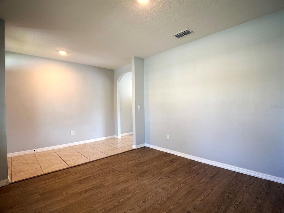 出租: $2,475 (5 贝兹, 3 浴室, 2577 平方英尺)