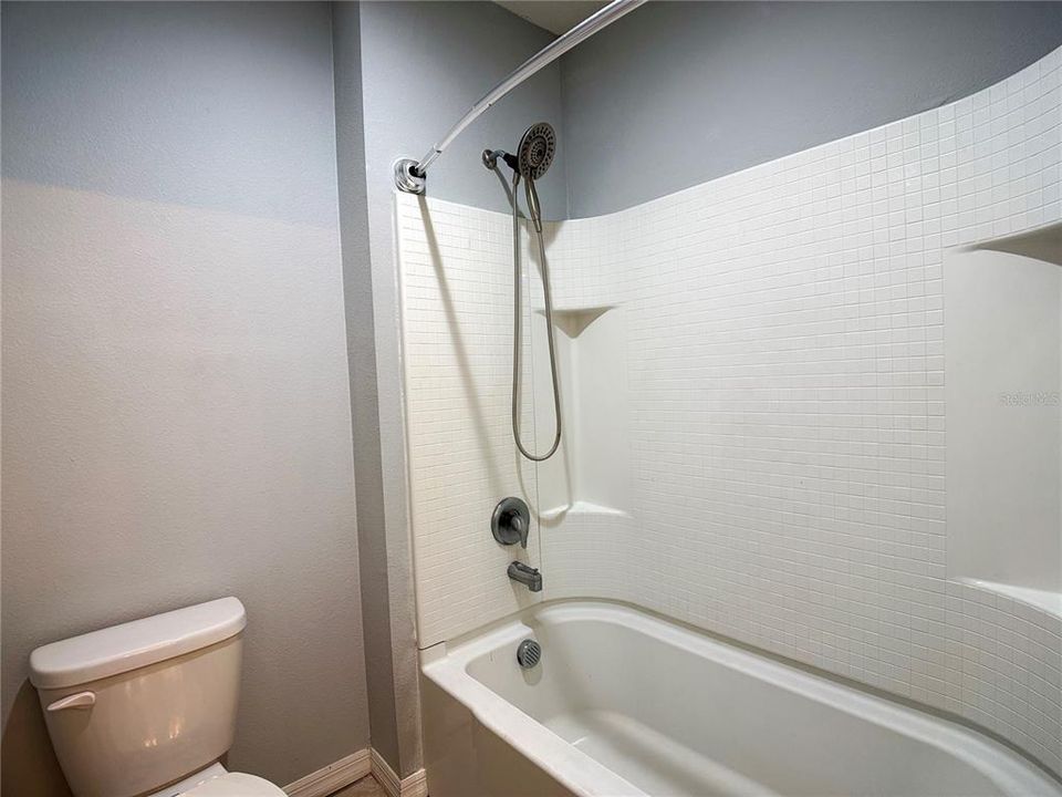 出租: $2,475 (5 贝兹, 3 浴室, 2577 平方英尺)