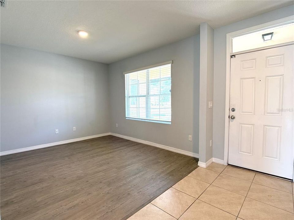 出租: $2,475 (5 贝兹, 3 浴室, 2577 平方英尺)