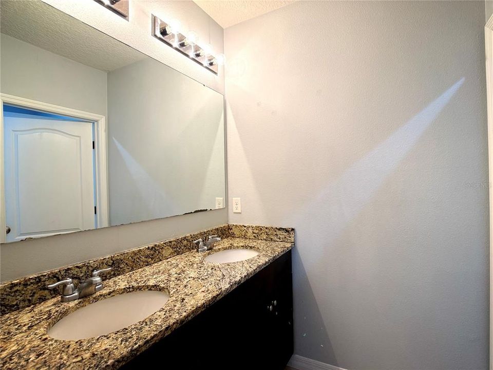 出租: $2,475 (5 贝兹, 3 浴室, 2577 平方英尺)