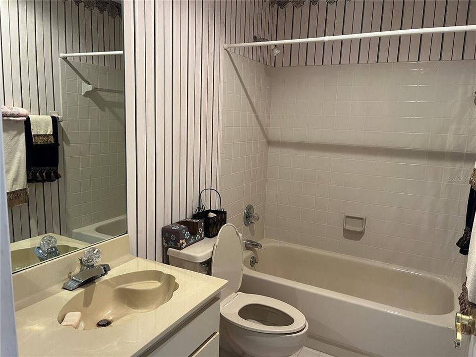 For Sale: $185,000 (2 beds, 2 baths, 1175 Square Feet)