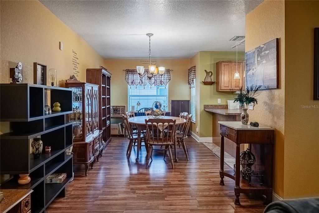 For Sale: $325,000 (3 beds, 2 baths, 1326 Square Feet)