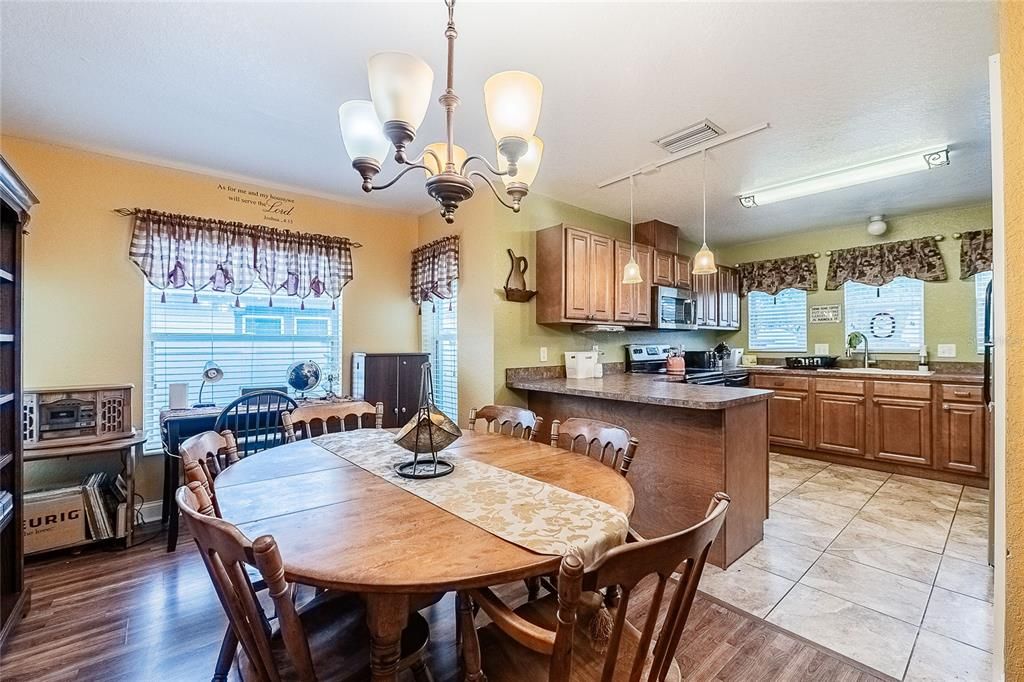 For Sale: $325,000 (3 beds, 2 baths, 1326 Square Feet)