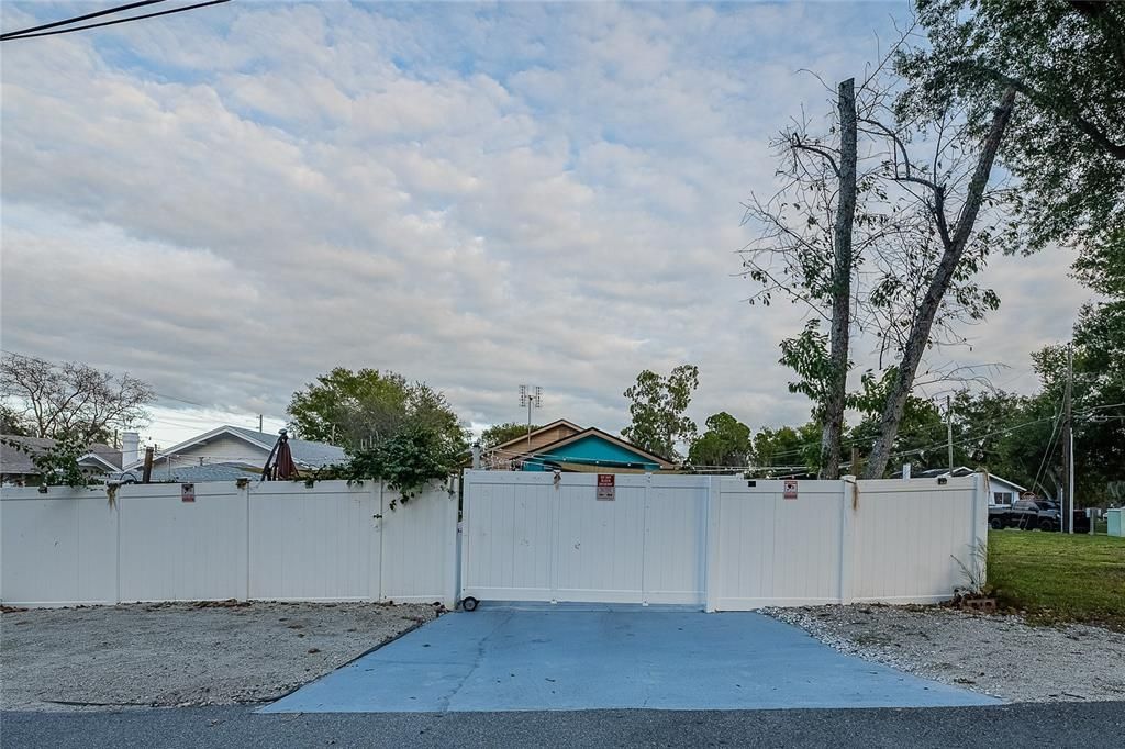 For Sale: $325,000 (3 beds, 2 baths, 1326 Square Feet)