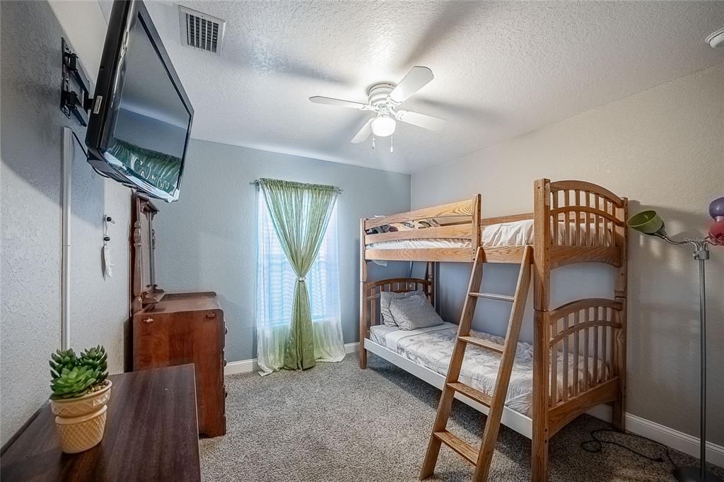 For Sale: $325,000 (3 beds, 2 baths, 1326 Square Feet)