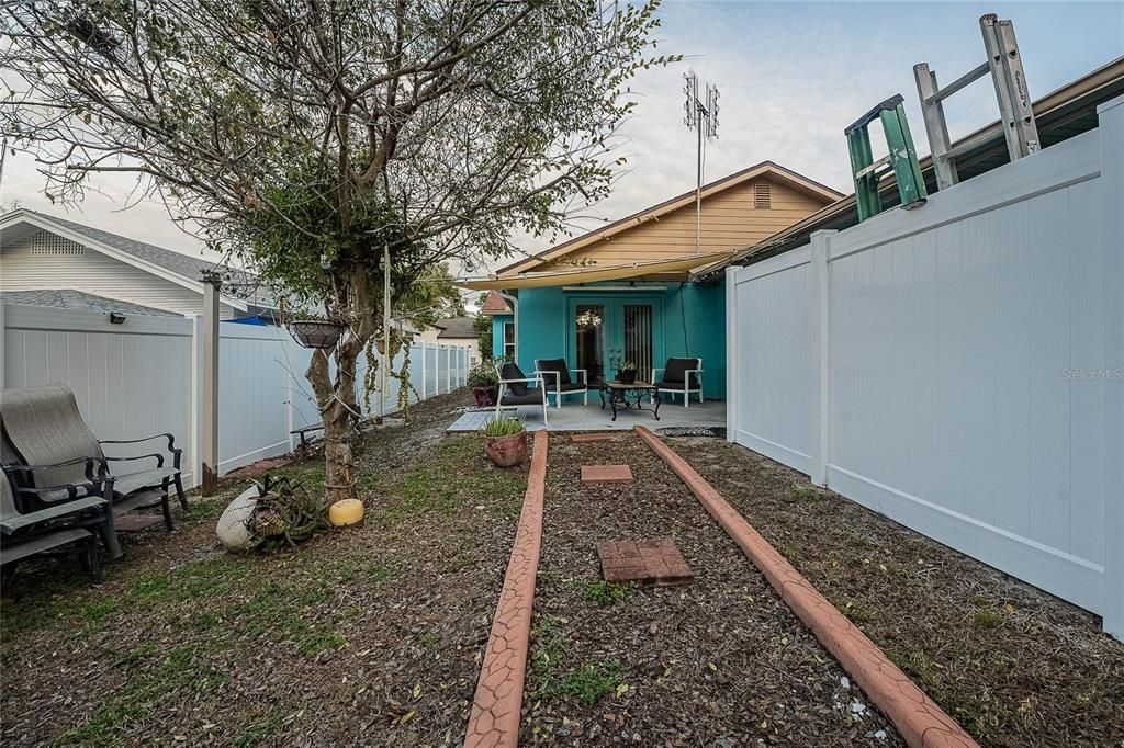 For Sale: $325,000 (3 beds, 2 baths, 1326 Square Feet)
