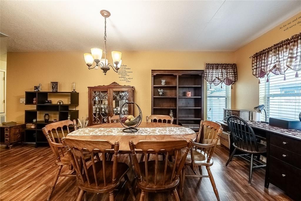 For Sale: $325,000 (3 beds, 2 baths, 1326 Square Feet)