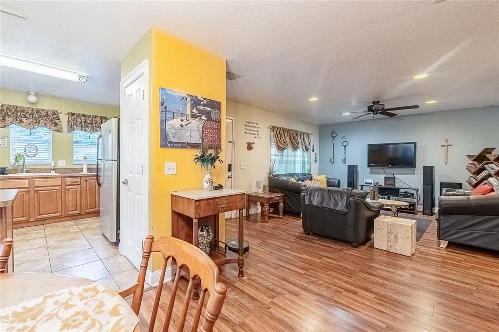 For Sale: $325,000 (3 beds, 2 baths, 1326 Square Feet)