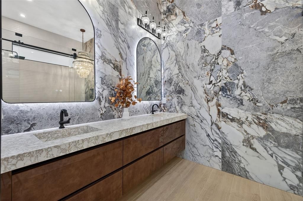 En Venta: $1,749,900 (4 camas, 4 baños, 2700 Pies cuadrados)