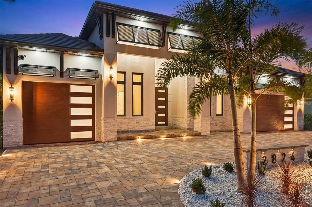 En Venta: $1,749,900 (4 camas, 4 baños, 2700 Pies cuadrados)