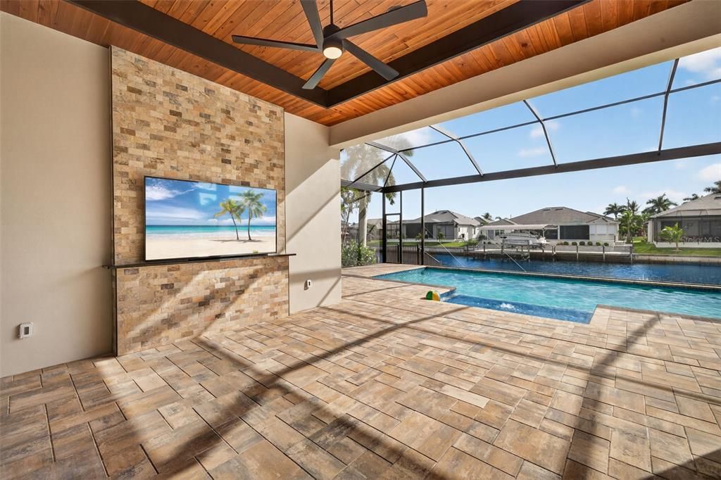 En Venta: $1,749,900 (4 camas, 4 baños, 2700 Pies cuadrados)