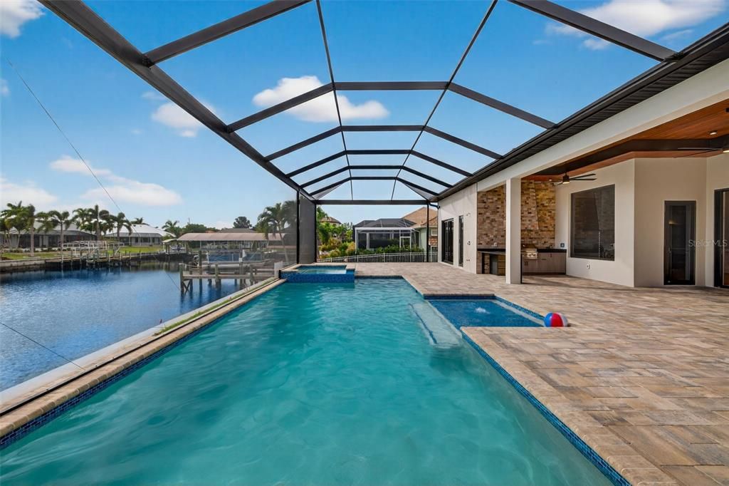 En Venta: $1,749,900 (4 camas, 4 baños, 2700 Pies cuadrados)