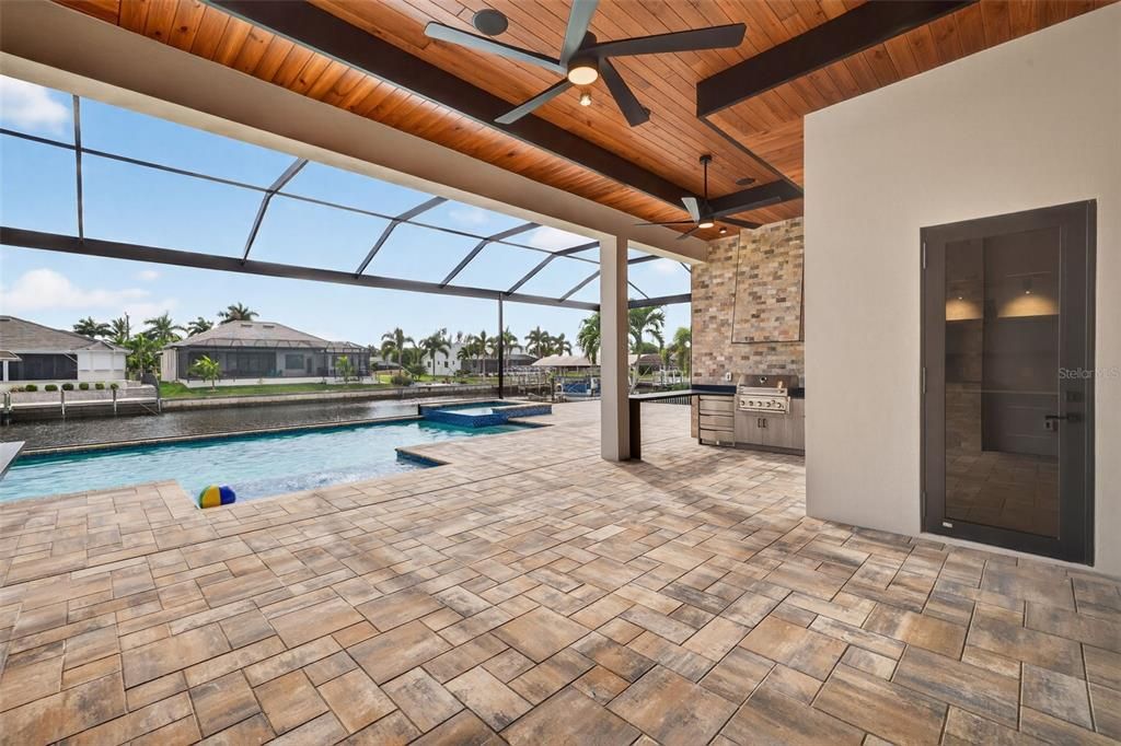 En Venta: $1,749,900 (4 camas, 4 baños, 2700 Pies cuadrados)