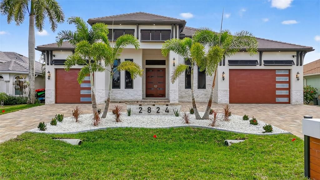 En Venta: $1,749,900 (4 camas, 4 baños, 2700 Pies cuadrados)