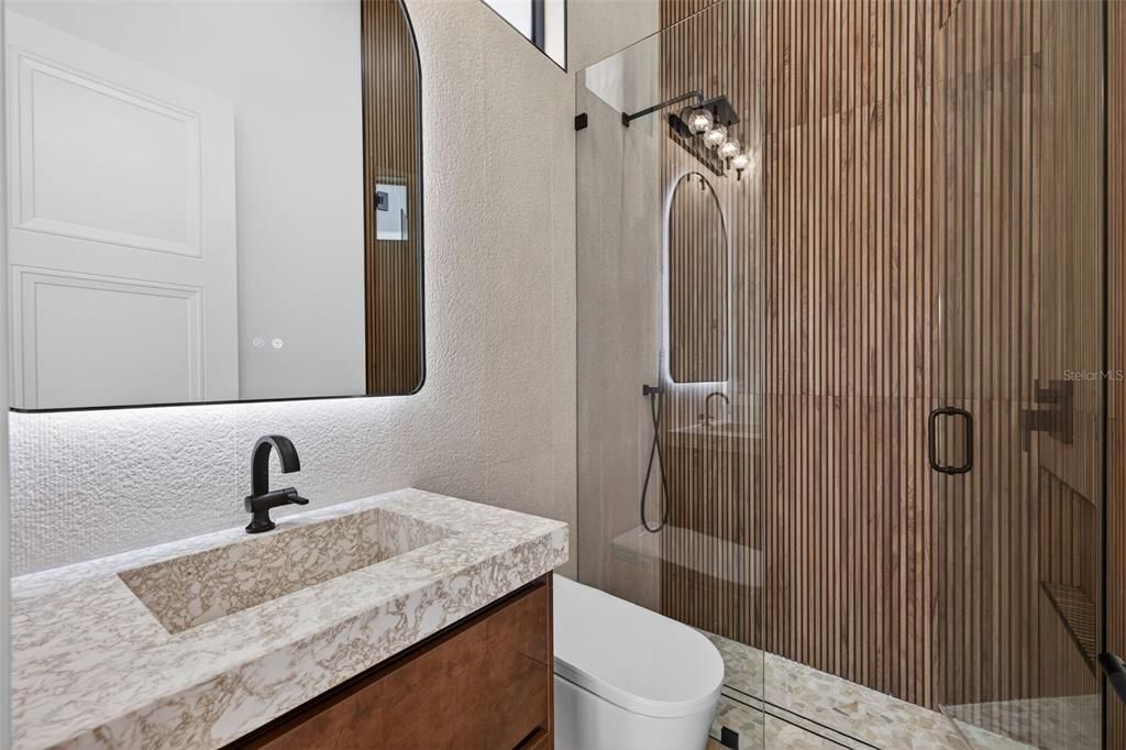 En Venta: $1,749,900 (4 camas, 4 baños, 2700 Pies cuadrados)