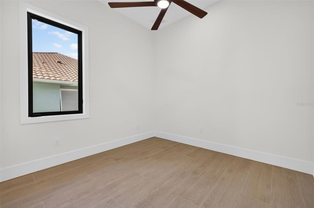 En Venta: $1,749,900 (4 camas, 4 baños, 2700 Pies cuadrados)