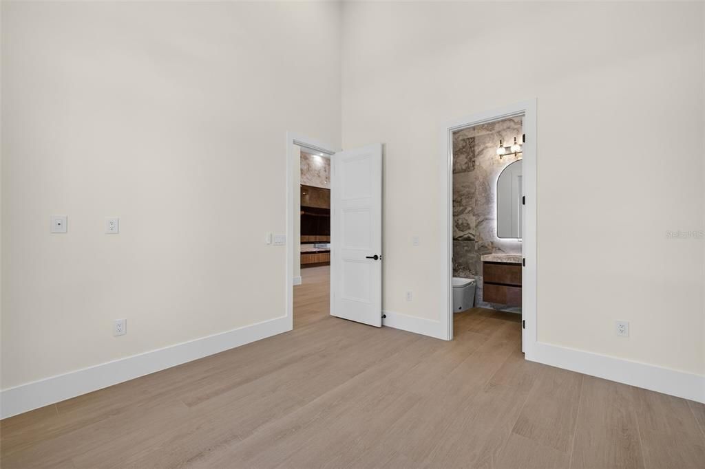 En Venta: $1,749,900 (4 camas, 4 baños, 2700 Pies cuadrados)