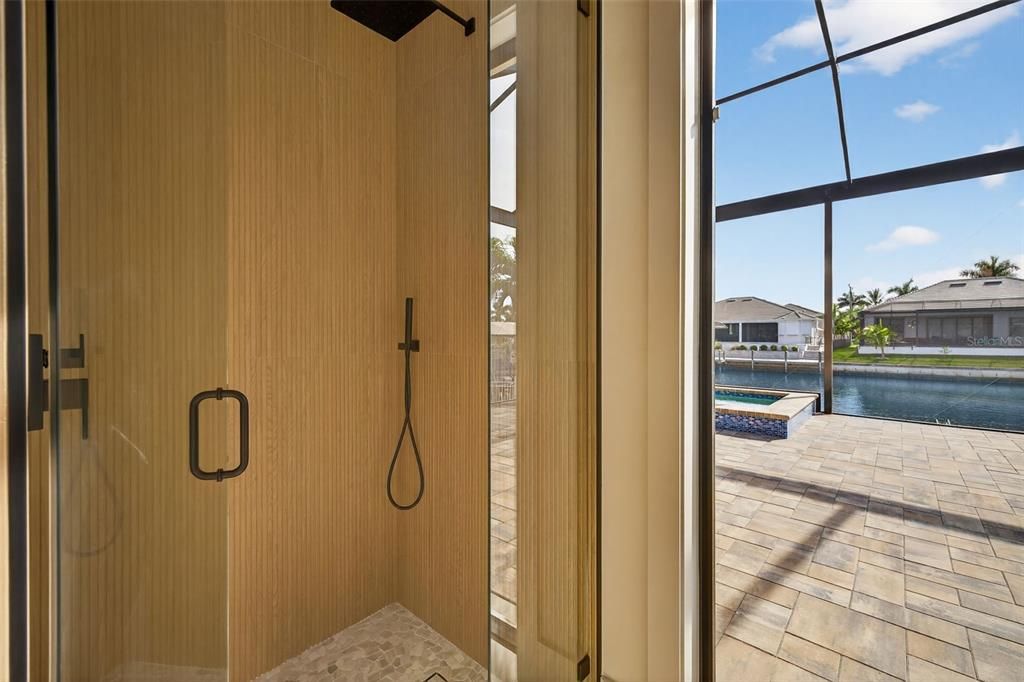 En Venta: $1,749,900 (4 camas, 4 baños, 2700 Pies cuadrados)