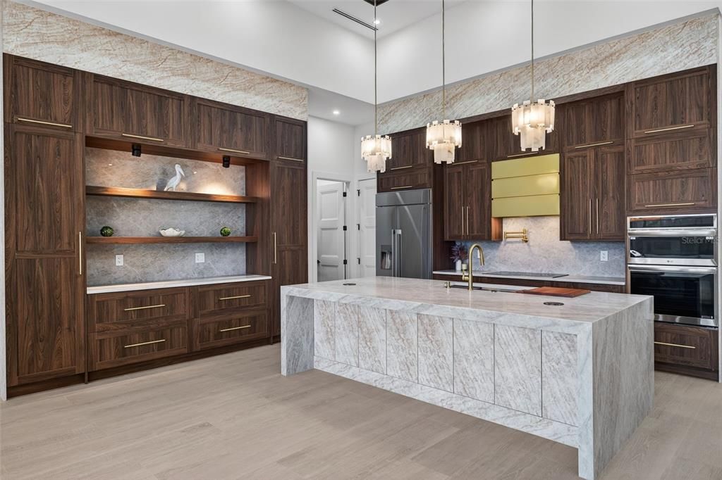 En Venta: $1,749,900 (4 camas, 4 baños, 2700 Pies cuadrados)