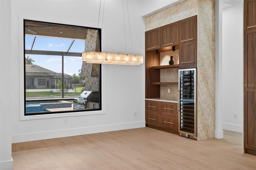 En Venta: $1,749,900 (4 camas, 4 baños, 2700 Pies cuadrados)