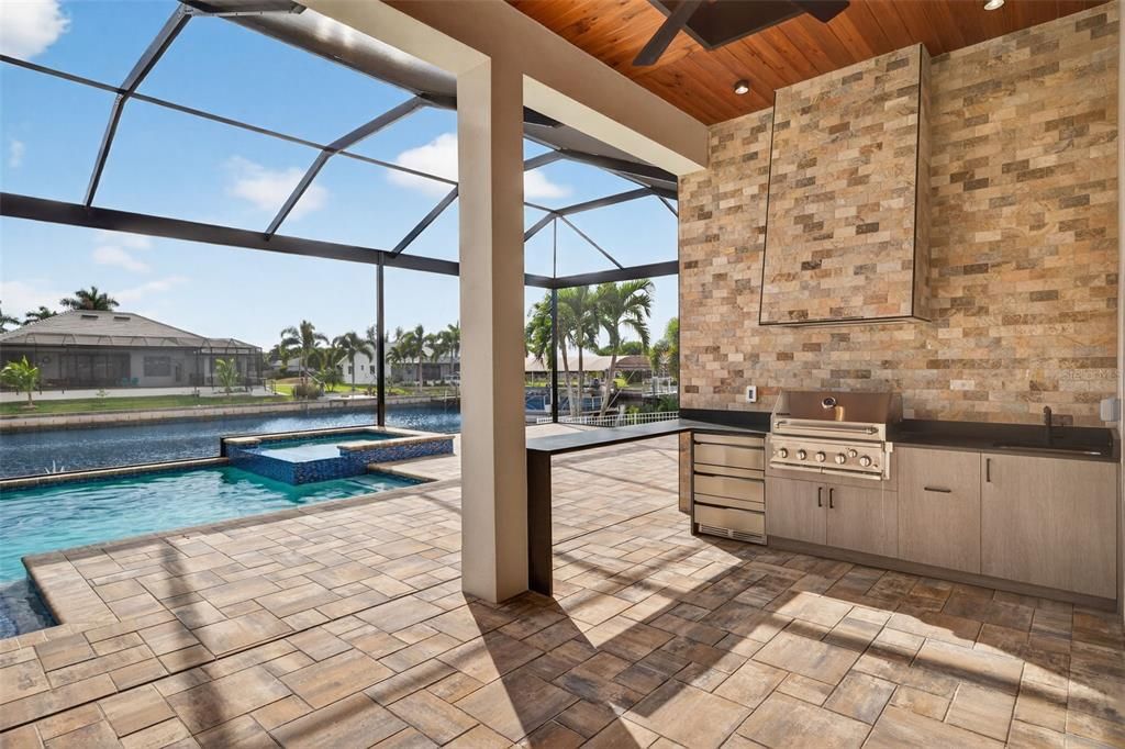 En Venta: $1,749,900 (4 camas, 4 baños, 2700 Pies cuadrados)