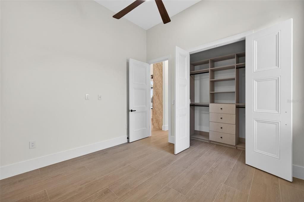 En Venta: $1,749,900 (4 camas, 4 baños, 2700 Pies cuadrados)