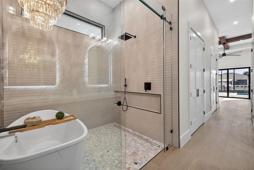 En Venta: $1,749,900 (4 camas, 4 baños, 2700 Pies cuadrados)